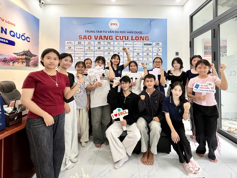 Học sinh đăng ký học Tiếng Hàn tại chi nhánh Bến Tre - Trung tâm du học Sao Vàng Cửu Long