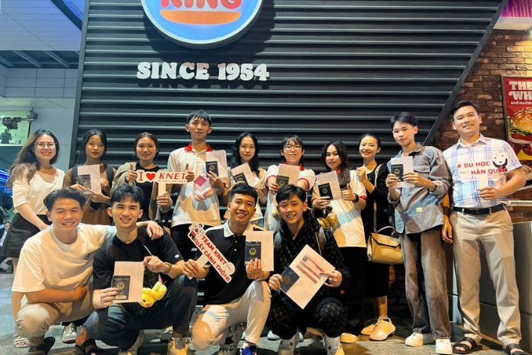 Visa Du Hoc Sao Vang Cuu Long 3.jpg